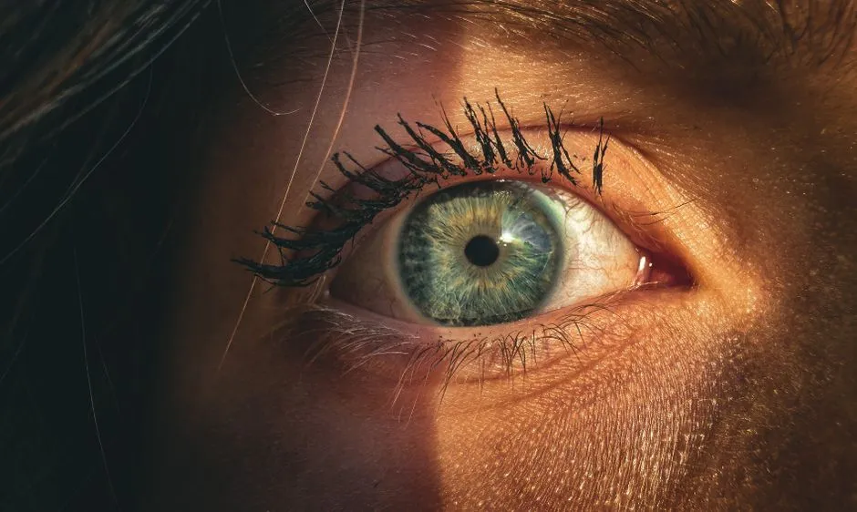 3. A Dark or Blurry Spot in the Center of Your Vision (Image Credits: Pexels)