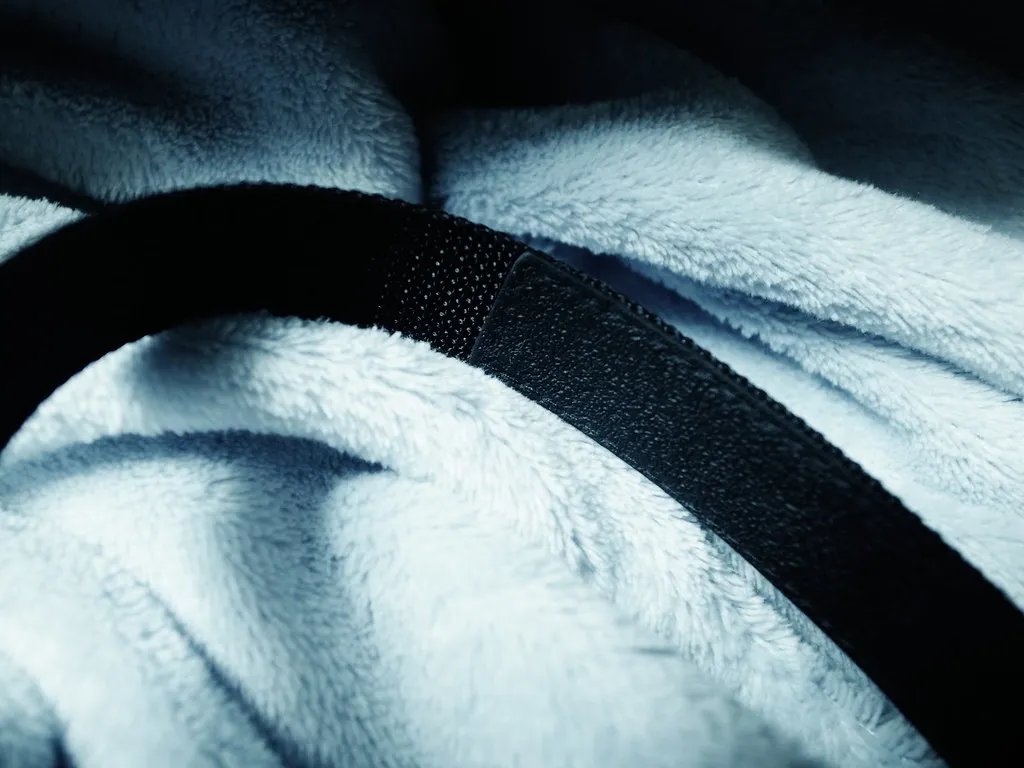 5. Placing Other Objects on Top of the Blanket (matsuyuki, Flickr, CC BY-SA 2.0)
