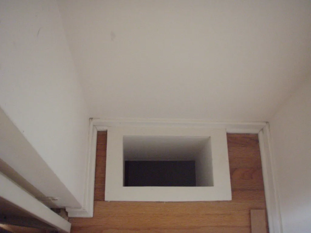 The Laundry Chute Door: Genius Hidden in the Hallway (PinkMoose, Flickr, CC BY 2.0)