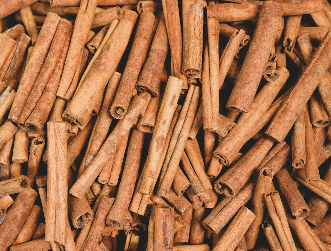 Cinnamon Activates Memory and Warmth Pathways (Image Credits: Unsplash)