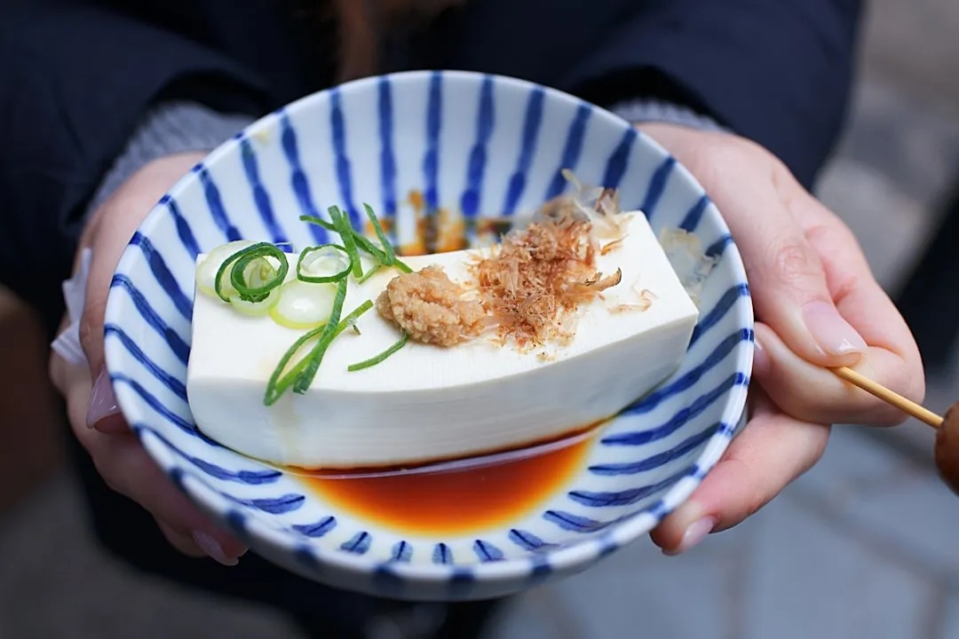 7. Soy Foods and Tofu: Isoflavones for Cellular Health (Image Credits: Unsplash)