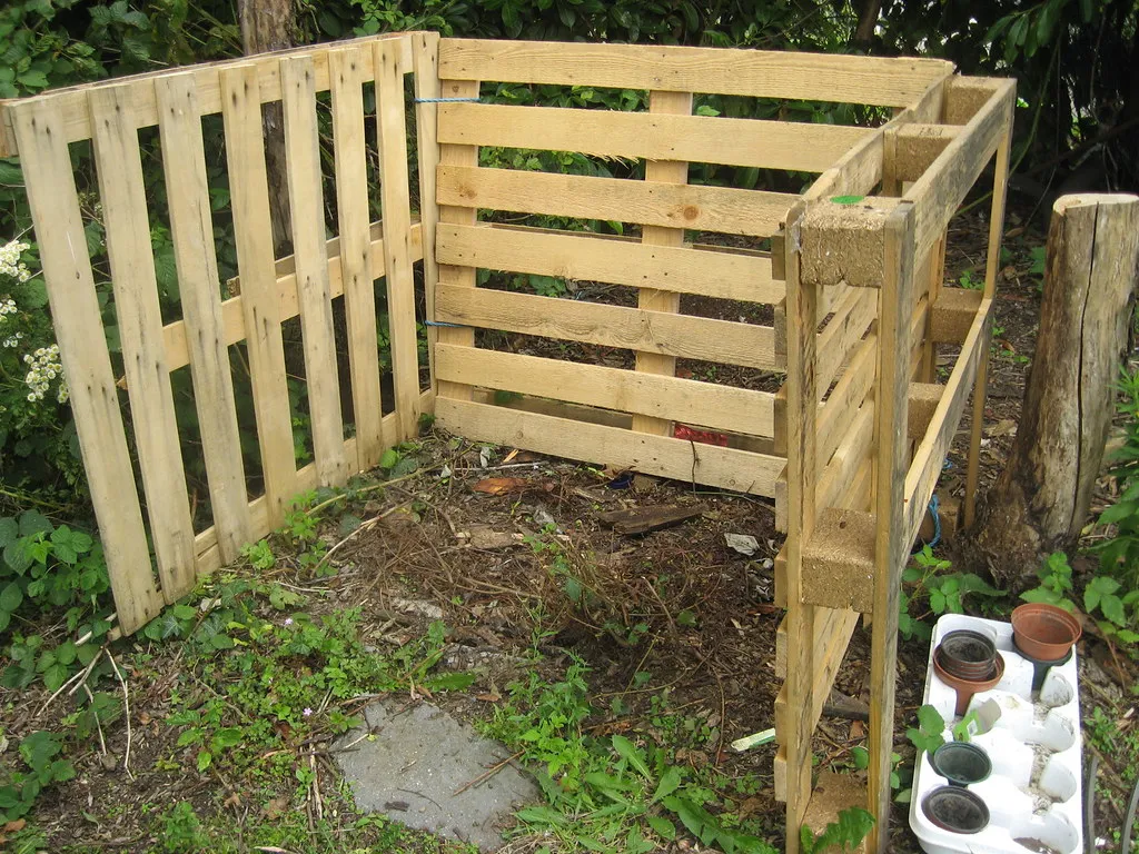 Composting Gone Wrong Makes Things Worse (Ciarán Mooney, Flickr, CC BY-SA 2.0)
