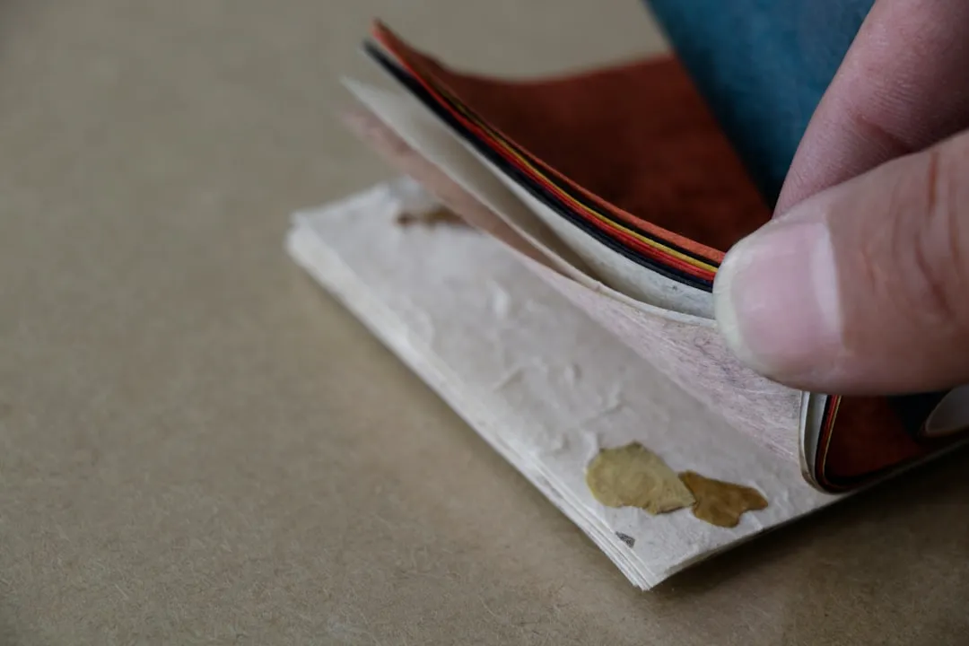 Binding Glue Completes the Scent Profile (Image Credits: Unsplash)