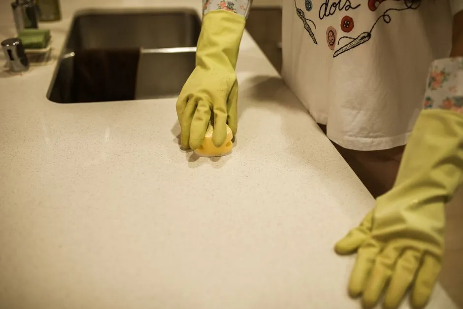 1. White Vinegar for Cutting Through Grease and Bacteria (Image Credits: Pexels)