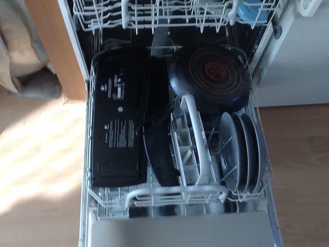 Assuming the Machine Cleans Itself (Ivo Jansch, Flickr, CC BY-SA 2.0)