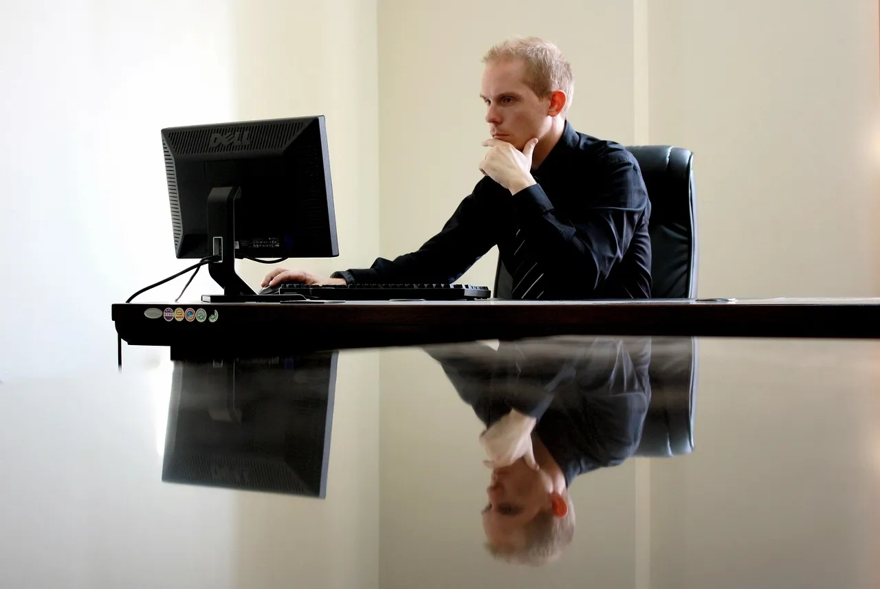 The Monitor Connection Most People Miss (Image Credits: Pixabay)