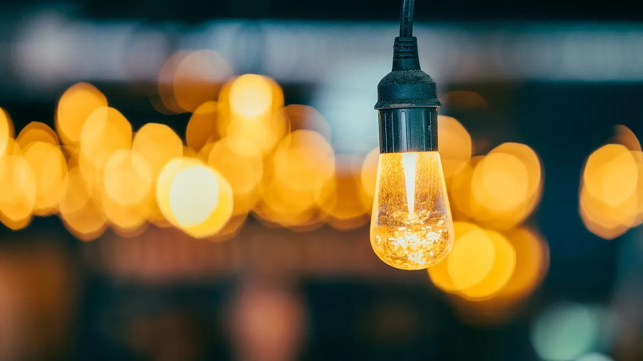 Warm Light and Social Connection (Image Credits: Pixabay)
