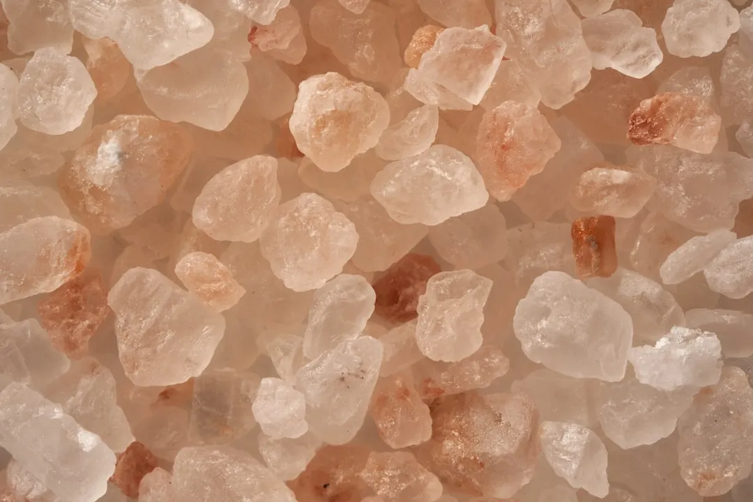 Vinegar and Salt Together: The Forgotten Power Pair (Image Credits: Unsplash)