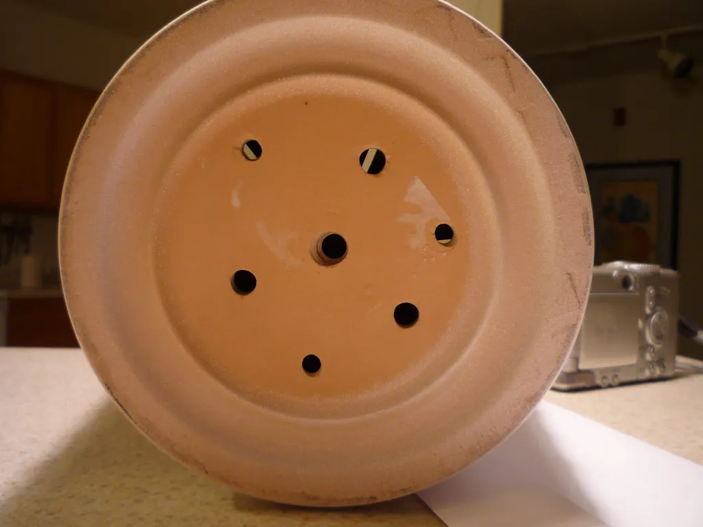 Mistake 3: Using a Pot Without Drainage Holes (uberculture, Flickr, CC BY 2.0)