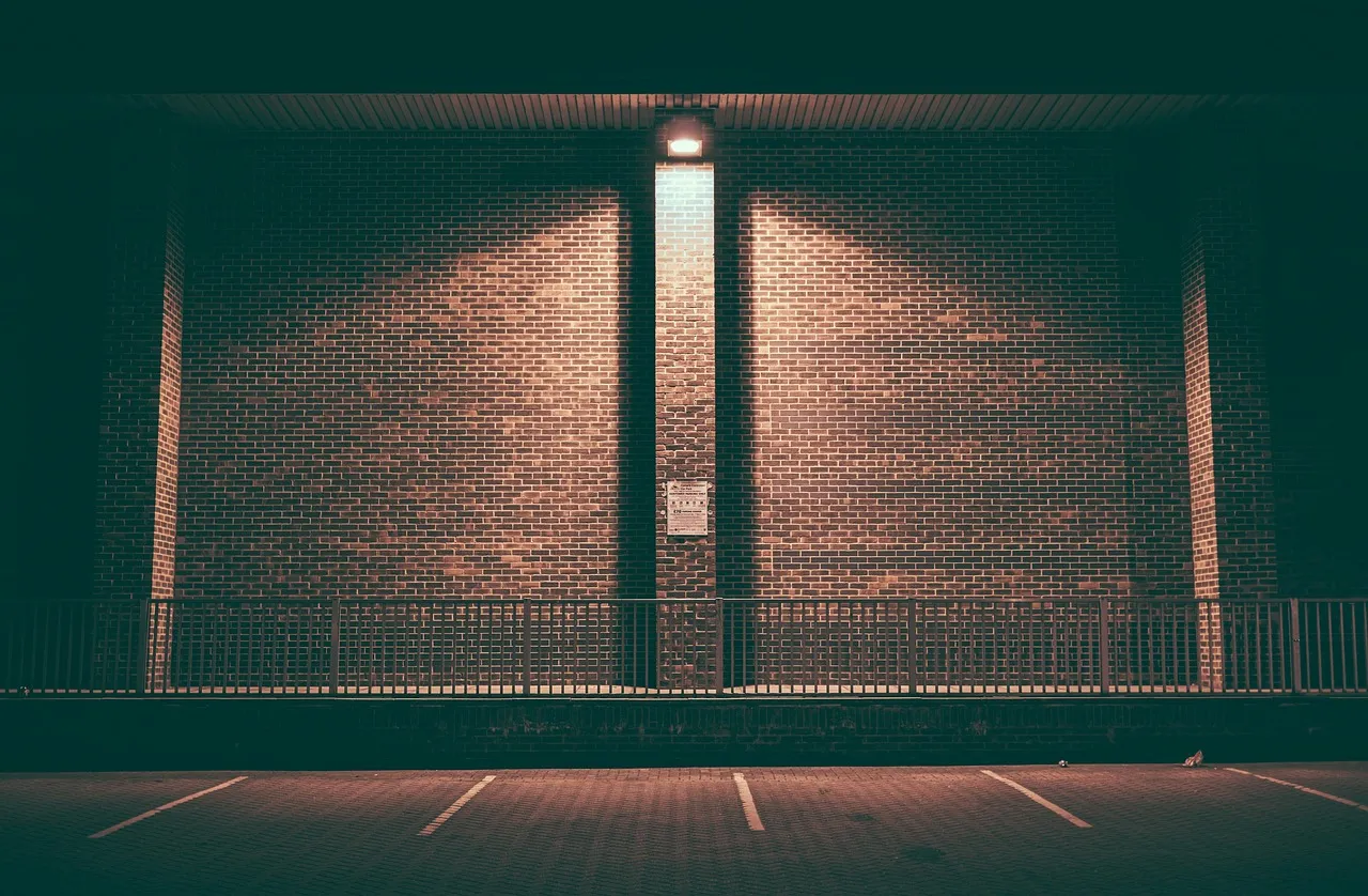 5. Overnight Parking Has Its Own Set of Rules (Image Credits: Pixabay)