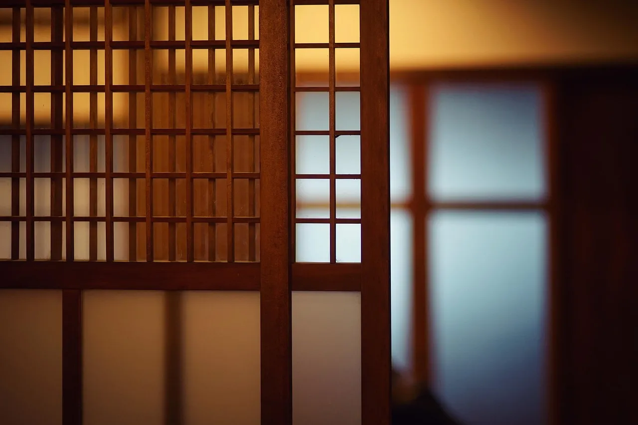 Whole-Room Paneling Replaces the Accent Wall (Image Credits: Pixabay)