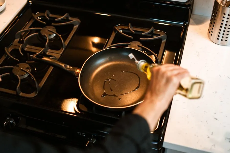 7. Using Aerosol Cooking Sprays (Image Credits: Pexels)