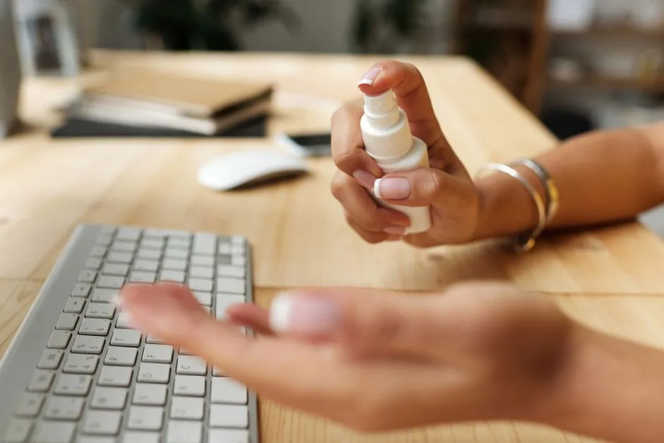 Bleach and Rubbing Alcohol: The Chloroform Nobody Wants (Image Credits: Pexels)