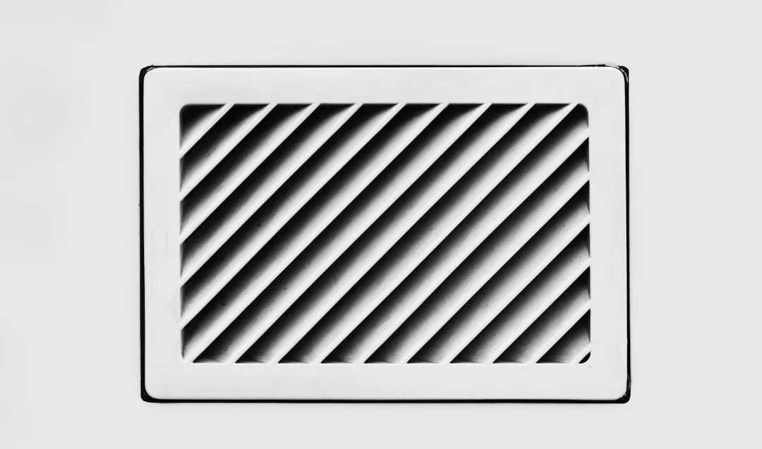 Relying on the Fan Alone in a Poorly Sealed Bathroom (Image Credits: Unsplash)