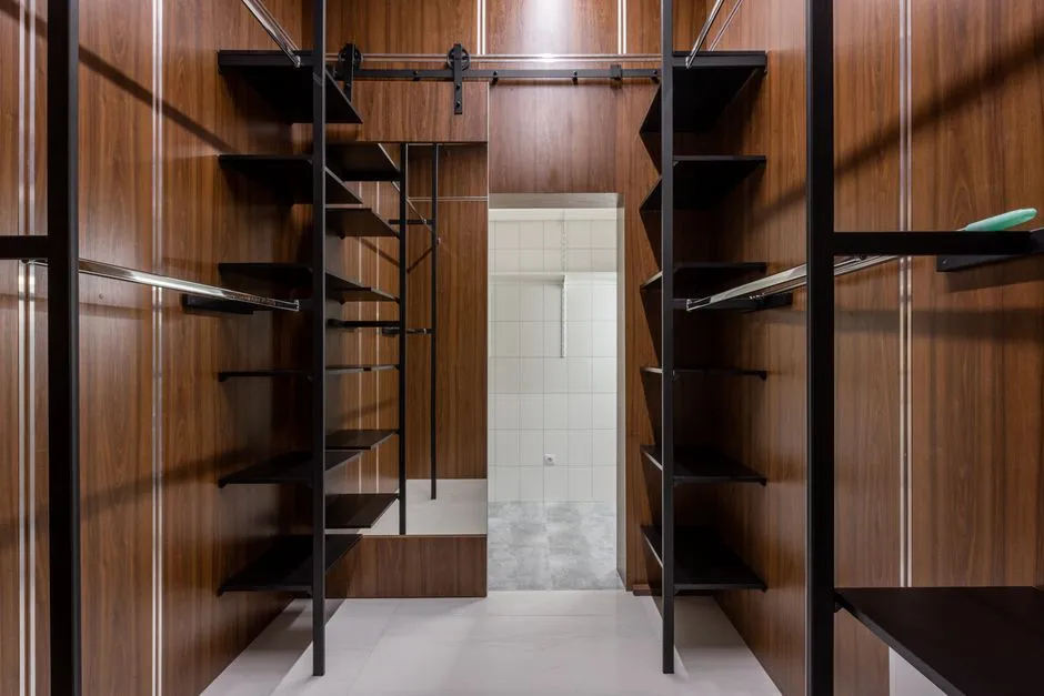 Use Shelf Dividers to Reclaim Your Folded Space (Image Credits: Pexels)