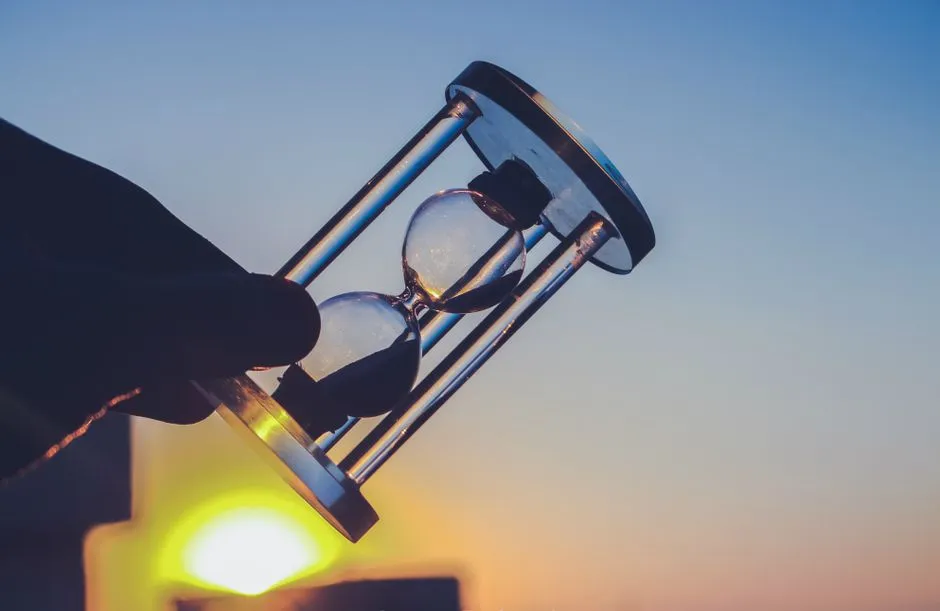 1. Time Perspective Quietly Reshapes What Matters (Image Credits: Pexels)
