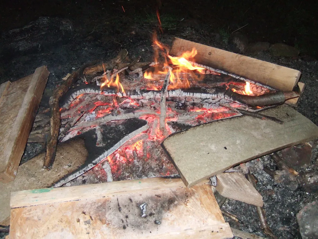 The Most Common Mistake: Dumping Ash Too Soon (Ben Sutherland, Flickr, CC BY 2.0)