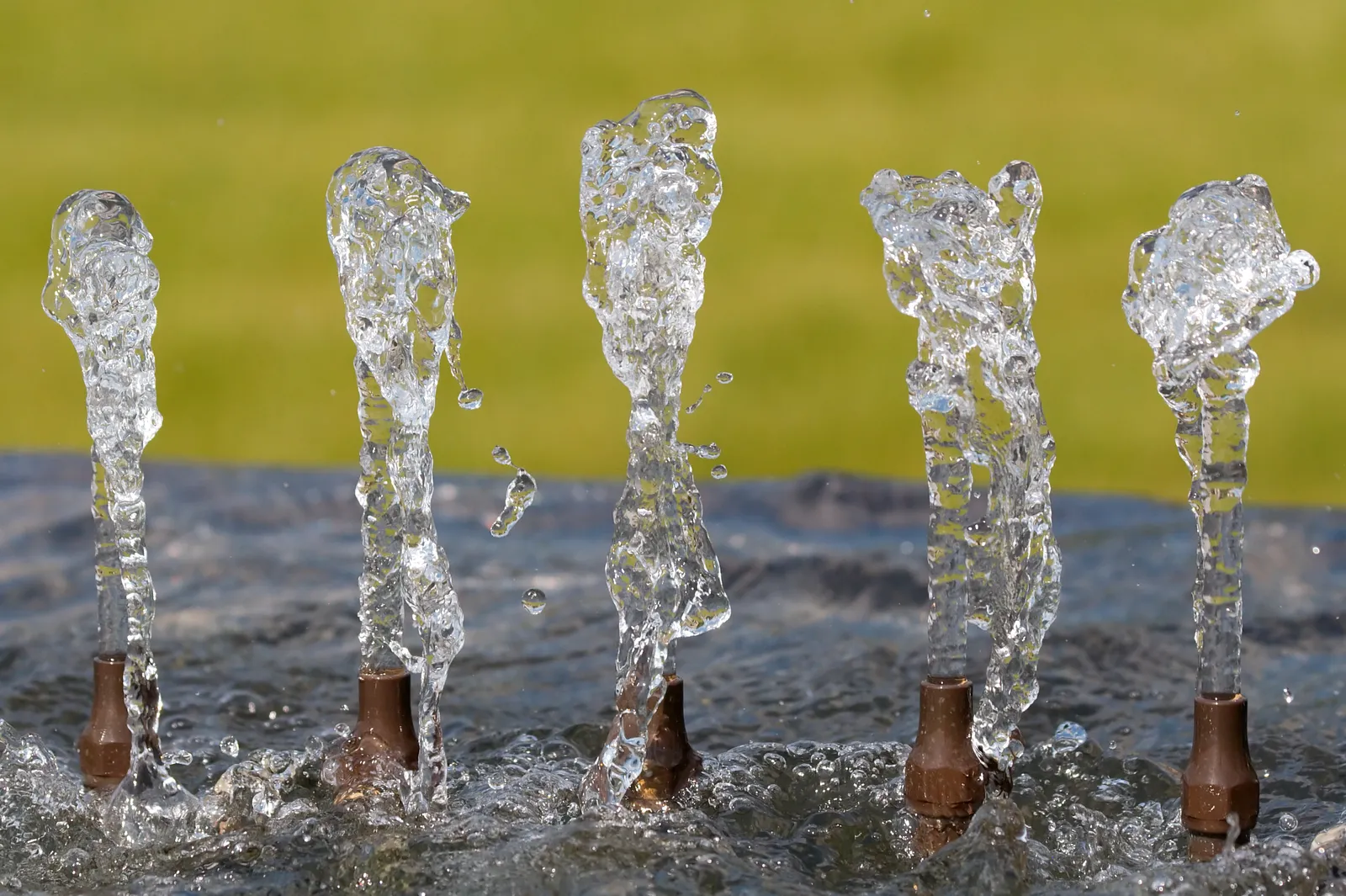 4. Large Decorative Water Features and Fountains (By Dori, CC BY-SA 3.0 us)