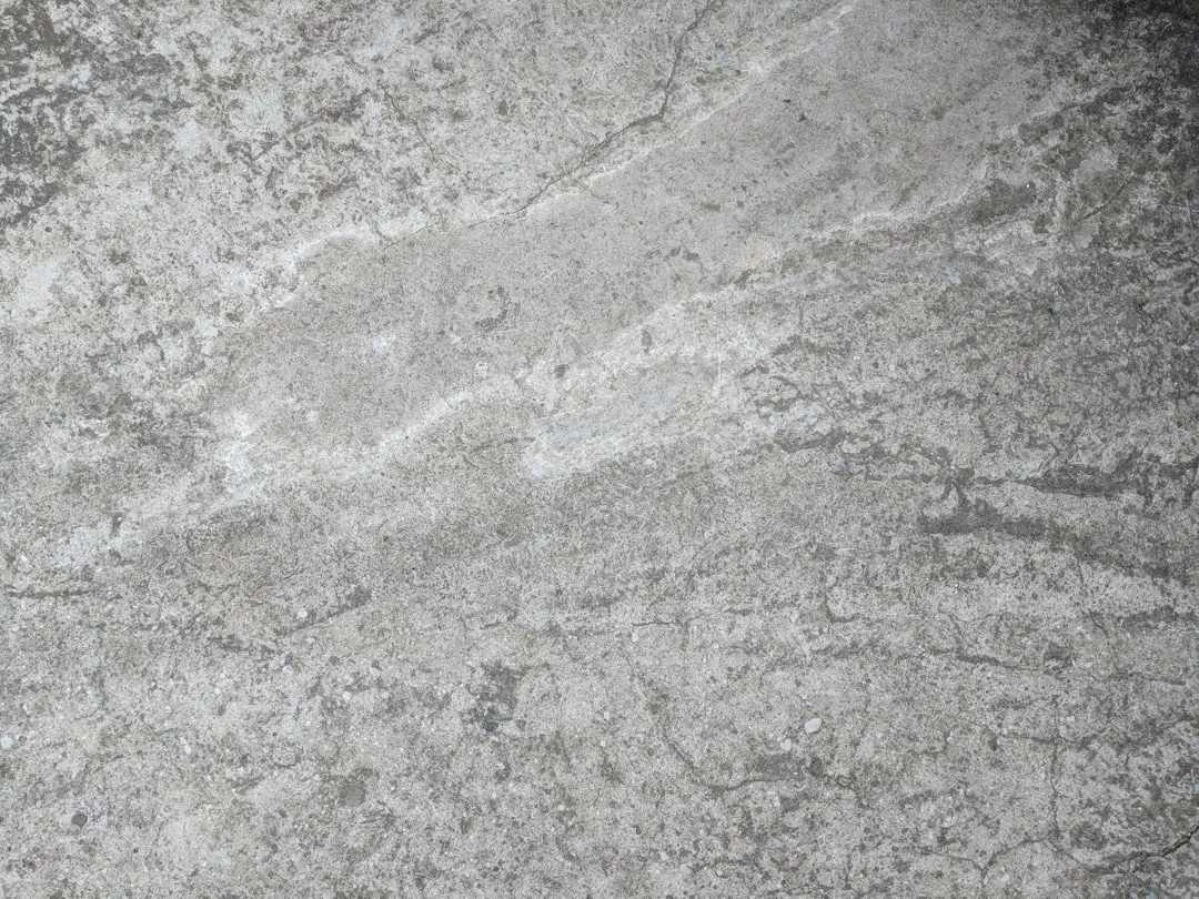 Travertine Is the Stone of the Moment (Image Credits: Unsplash)