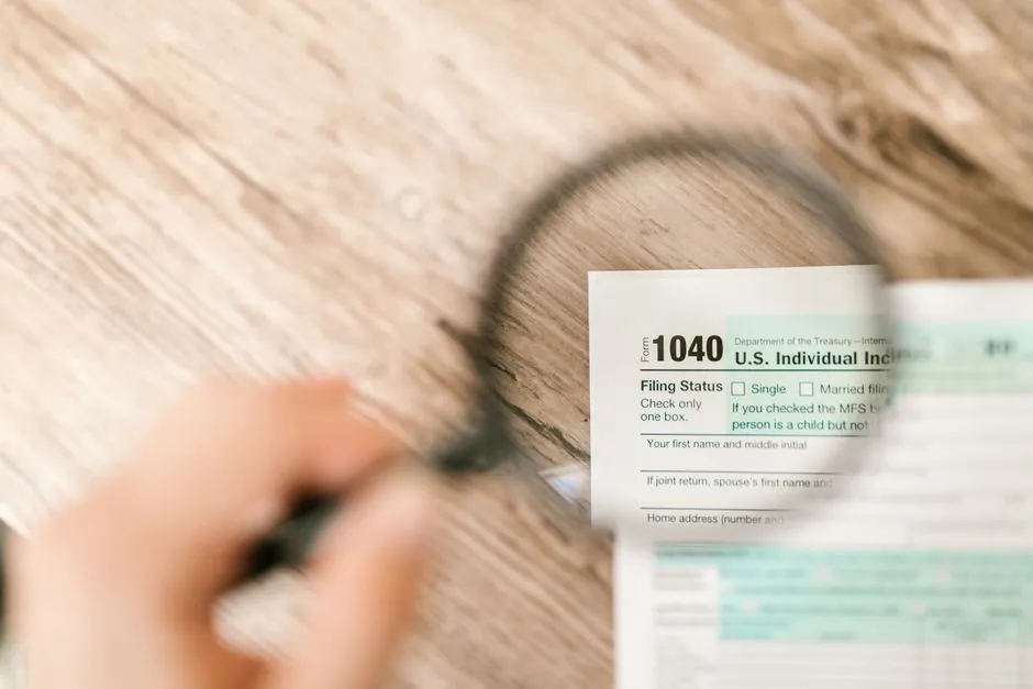 Mistake 3: Ignoring the Tax Bracket Shift (Image Credits: Pexels)