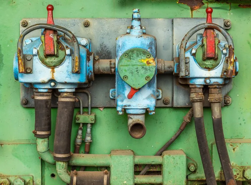 The Second Valve: Your Fixture-Level Shutoffs (Image Credits: Pexels)