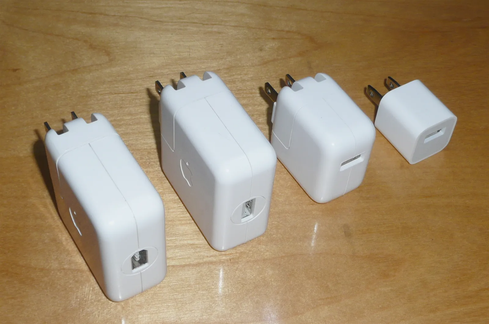 Counterfeit Chargers and the Fire Risk (By HereToHelp, CC BY-SA 3.0)