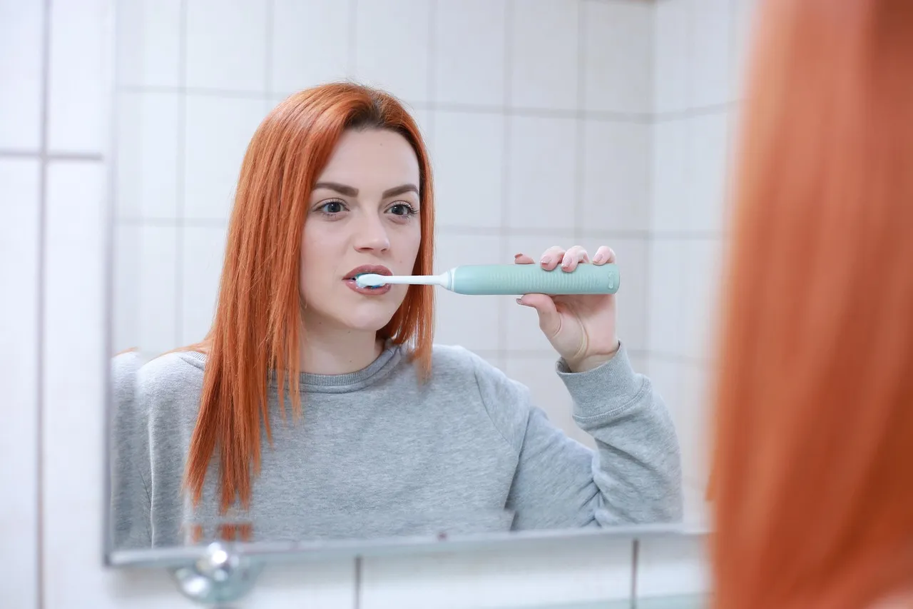 Rinsing Away Fluoride Immediately After Brushing (Image Credits: Pixabay)