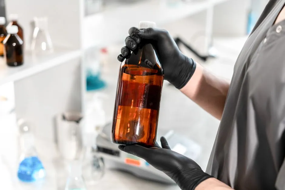 Transferring Chemicals Into Unmarked Containers (Image Credits: Pexels)