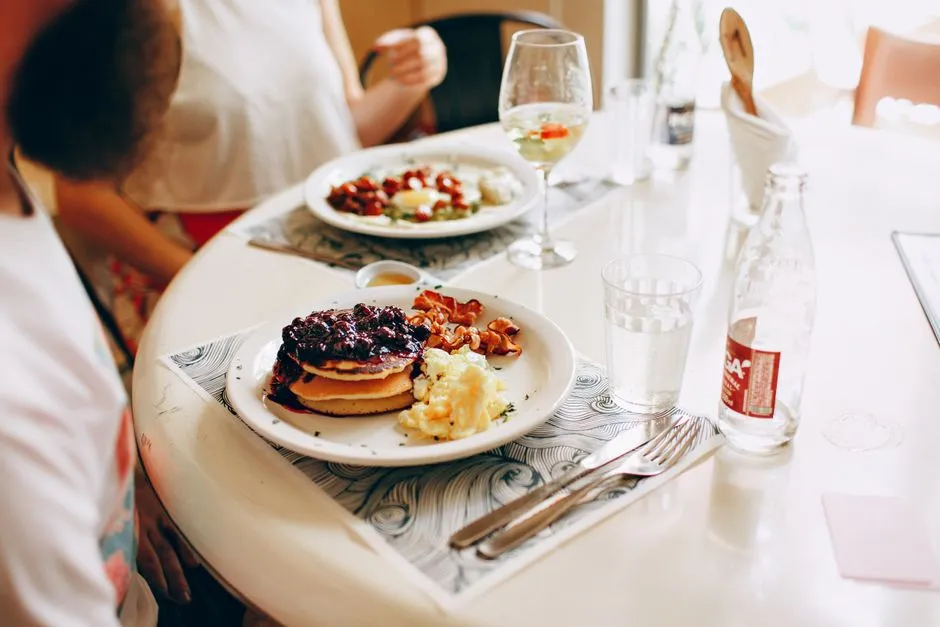 They Sat Down for a Real Meal, Not a Snack (Image Credits: Pexels)