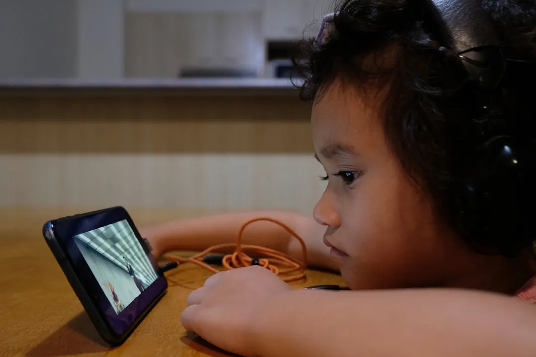 2. Ages 2 to 5: One Hour of High-Quality, Co-Viewed Content (Image Credits: Unsplash)