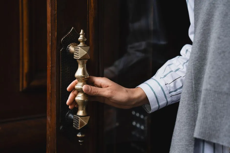 How Long These Germs Actually Survive on a Knob (Image Credits: Pexels)
