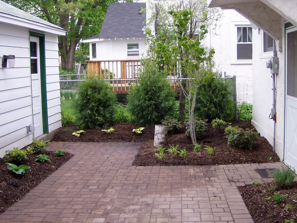 The Bigger Picture: Trees, Wellbeing, and Urban Life (Field Outdoor Spaces, Flickr, CC BY 2.0)