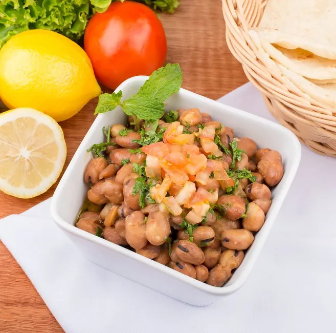 Choosing a Dish That Travels Well (Image Credits: Pexels)