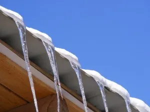 The Conditions That Must Be Present for Ice Dams to Form (Roof-Ice-Dams_36985-300x225, CC BY 2.0)