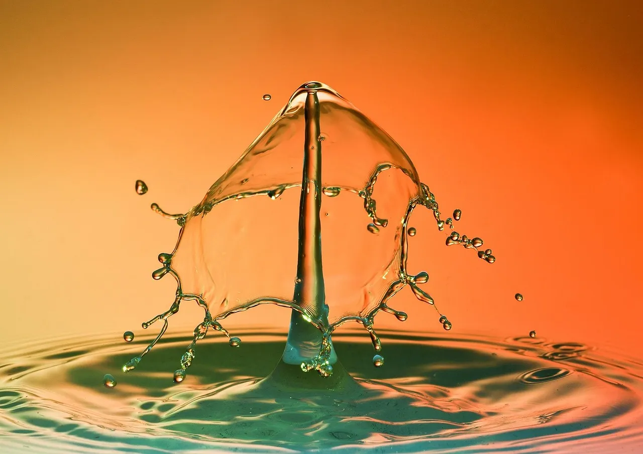 7. Add a Water Source Near the Porch (Image Credits: Pixabay)