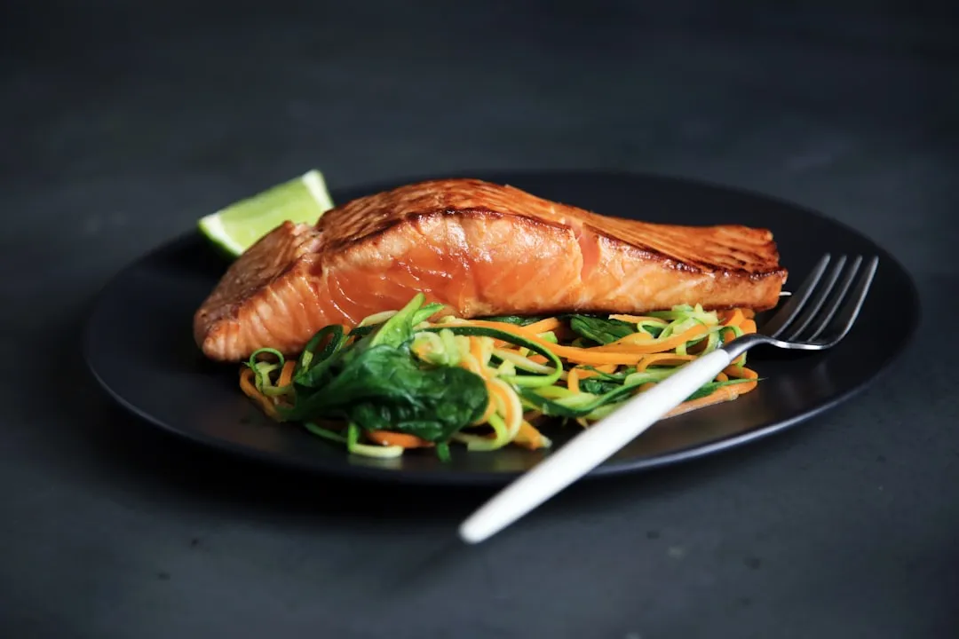 2. Fatty Fish: Omega-3s That Feed Your Follicles (Image Credits: Unsplash)