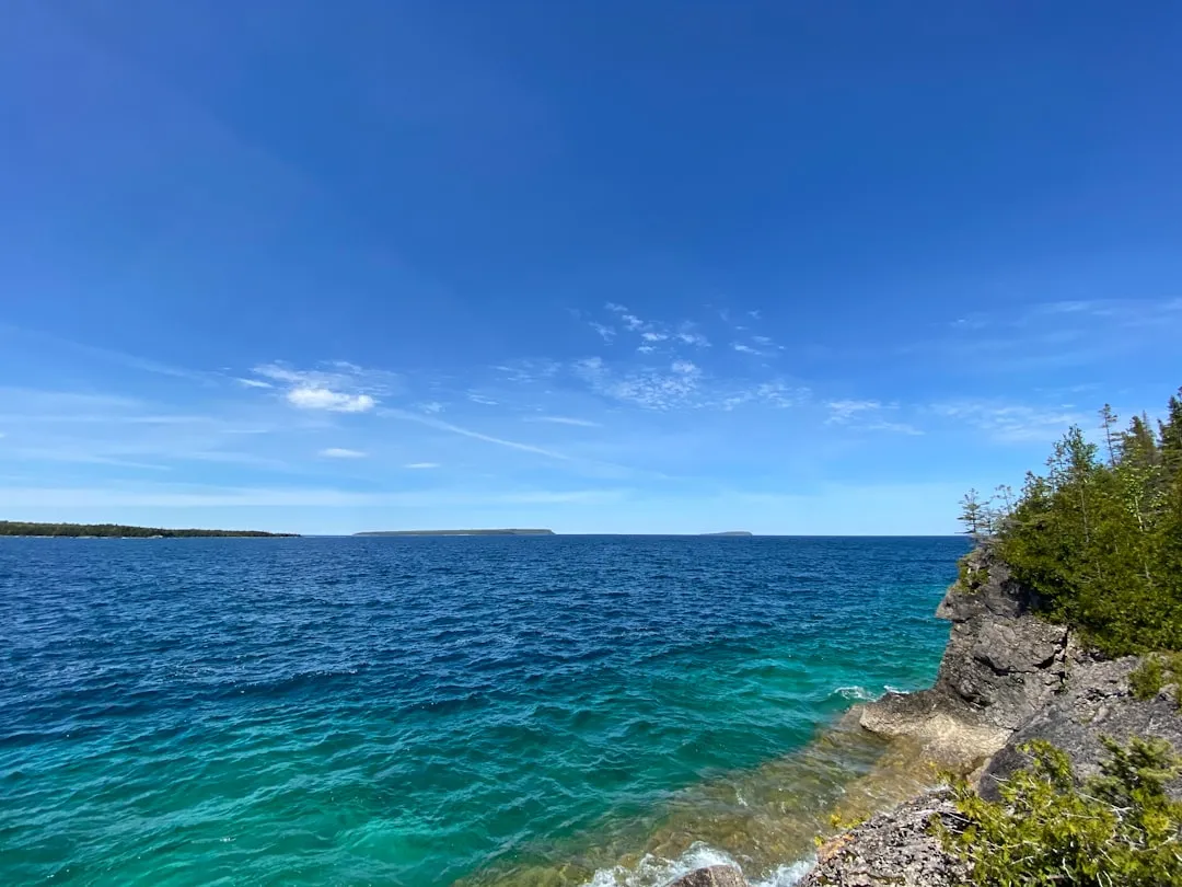 A Shipwreck on the Bottom of Lake Huron (Image Credits: Unsplash)