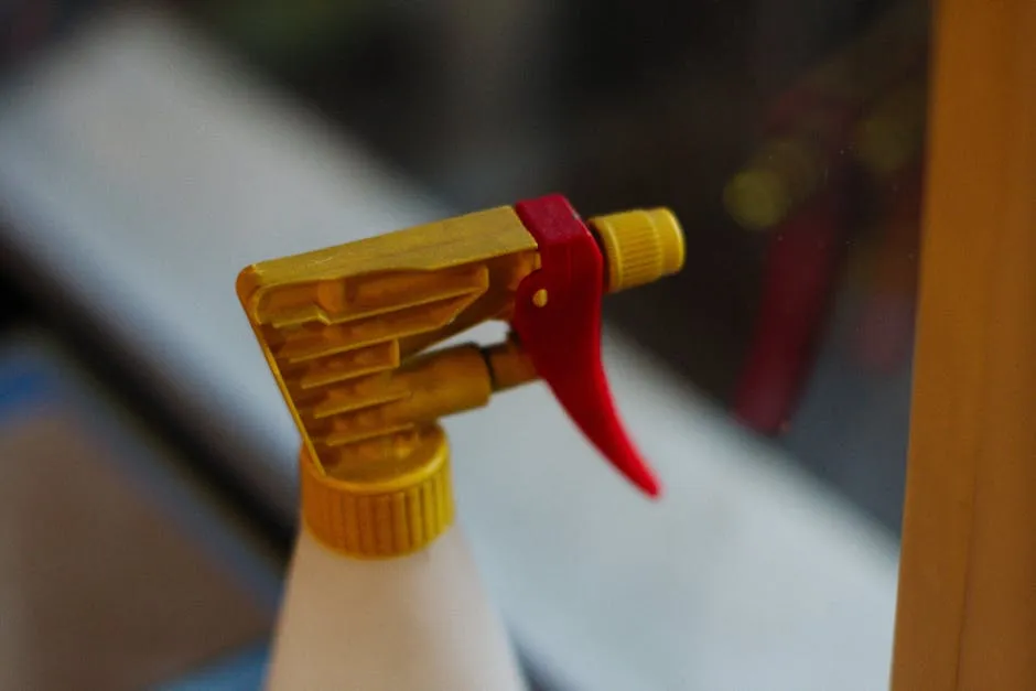 Use Natural Scent Deterrents (Image Credits: Pexels)