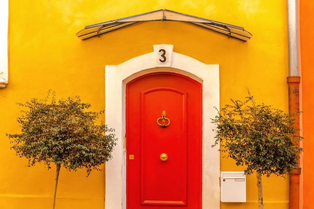 The Front Door: The Single Detail That Does the Most Work (Image Credits: Rawpixel)