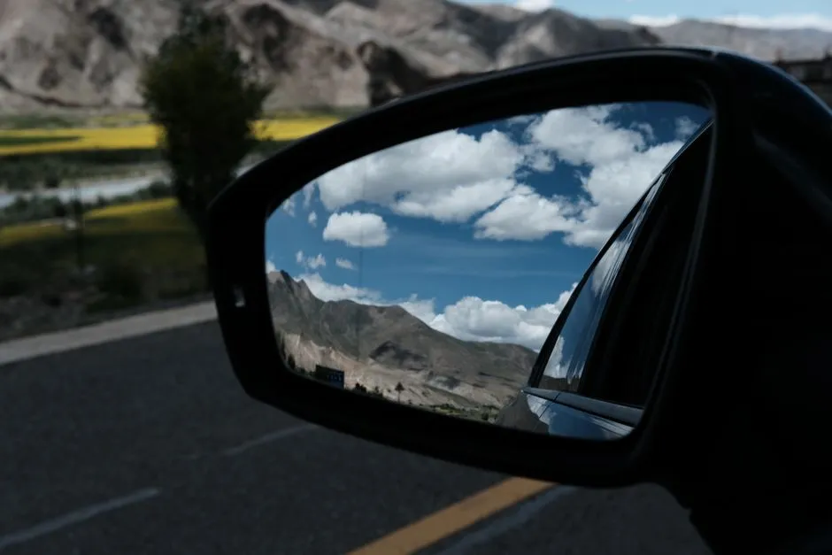 How Auto-Dimming Mirrors Replaced the Tab (Image Credits: Pexels)