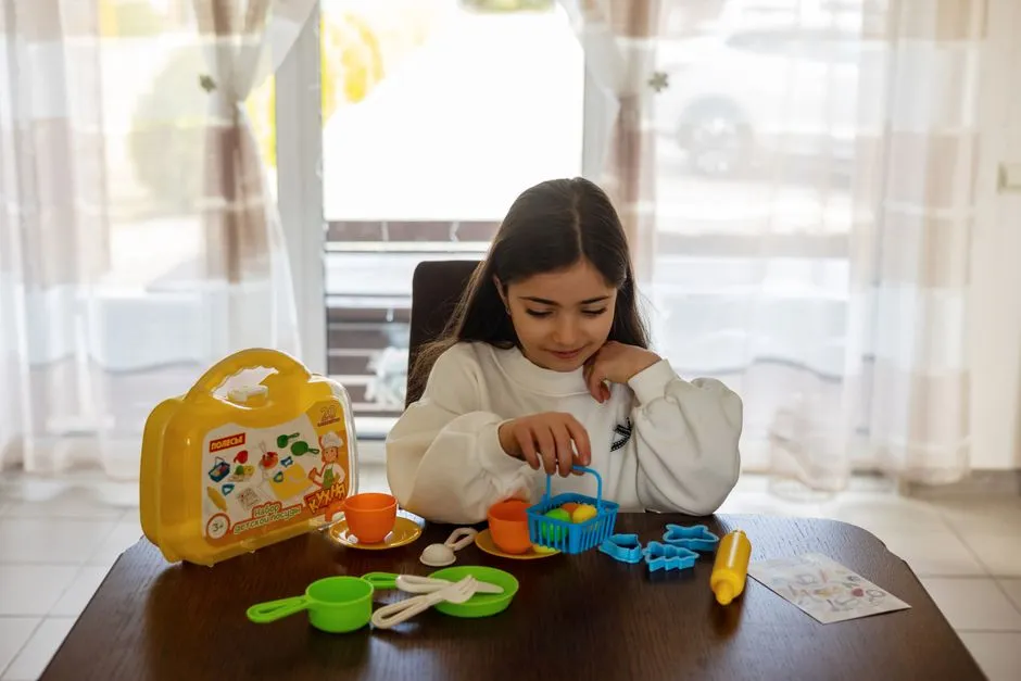 Polly Pocket Playsets: Tiny Toys, Big Returns (Image Credits: Pexels)
