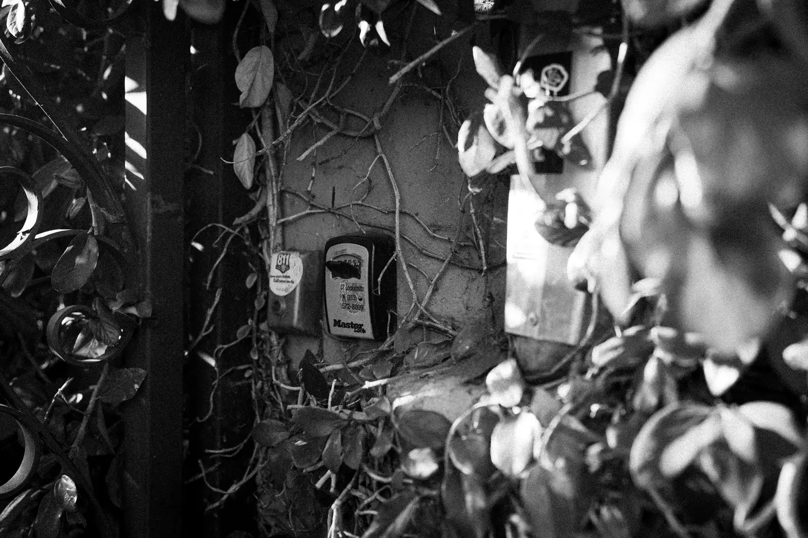 7. Spare Keys Hidden in Predictable Spots (Image Credits: Unsplash)