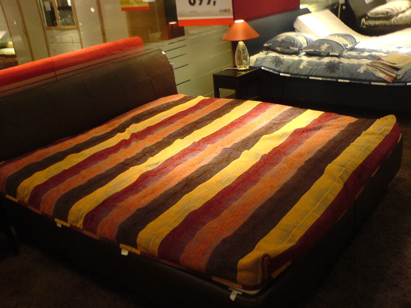 Temperature, Seasons, and Sleeping Style (By User:Mattes, Public domain)
