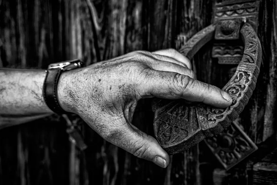 The Hesitation Barrier: Why People Don't Just Knock (Image Credits: Pexels)
