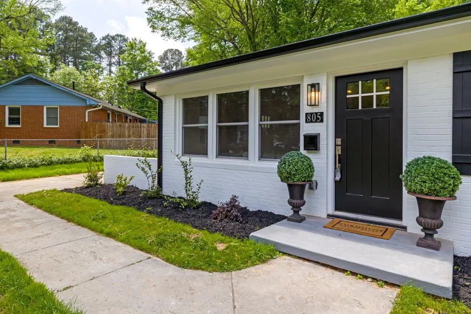 The Online Listing Problem: Digital Curb Appeal Is Real (Image Credits: Pexels)