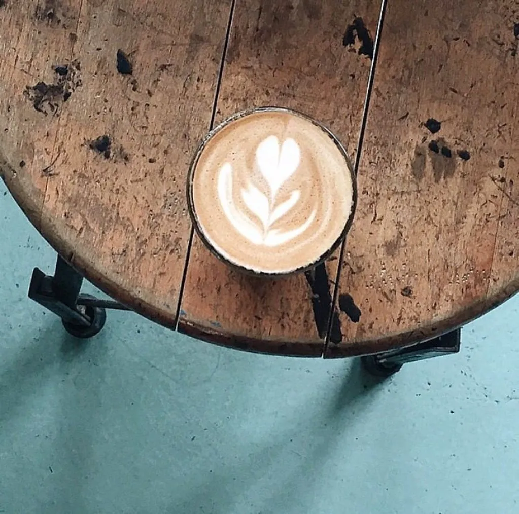 Ignoring the Shape of Your Table (coffee-rank, Flickr, CC BY 2.0)