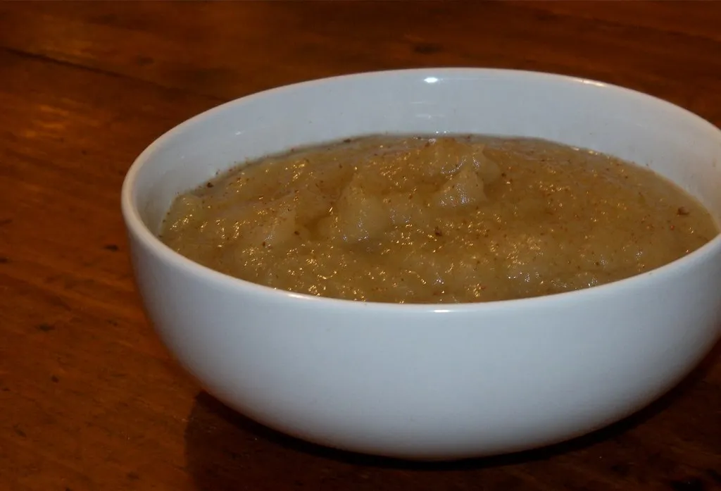 7. Applesauce: Pectin's Quiet Power (lydiajoy1, Flickr, CC BY 2.0)