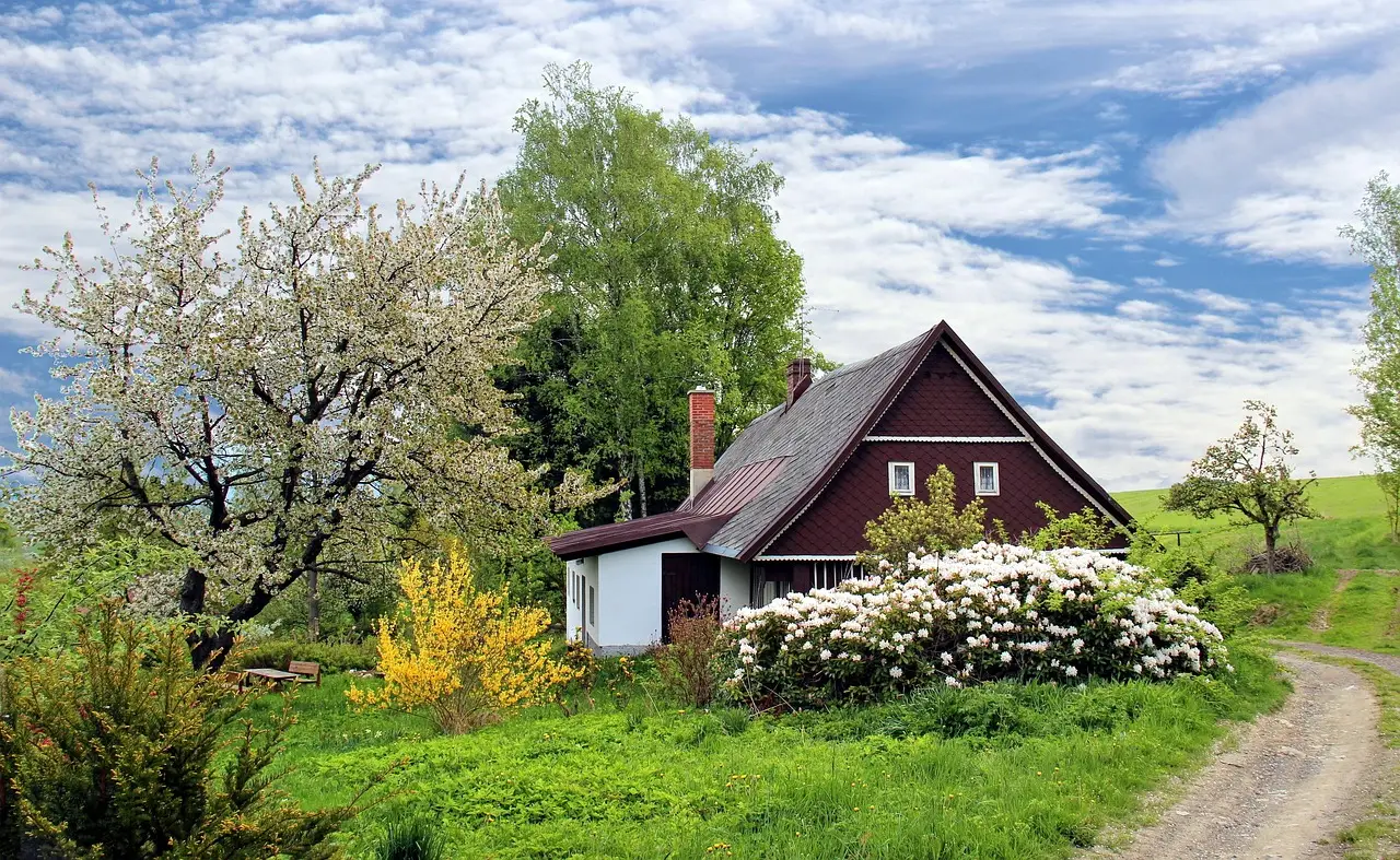 The Cottage Garden: Warmth, Sentiment, and High Agreeableness (Image Credits: Pixabay)
