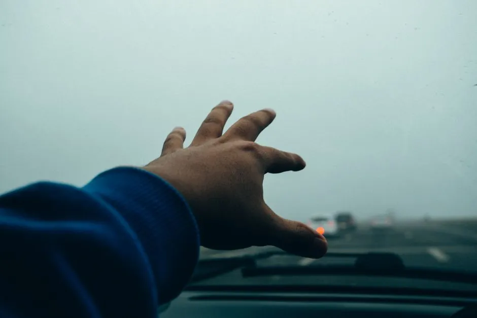 A Dirty Windshield Fogs Up Faster (Image Credits: Pexels)
