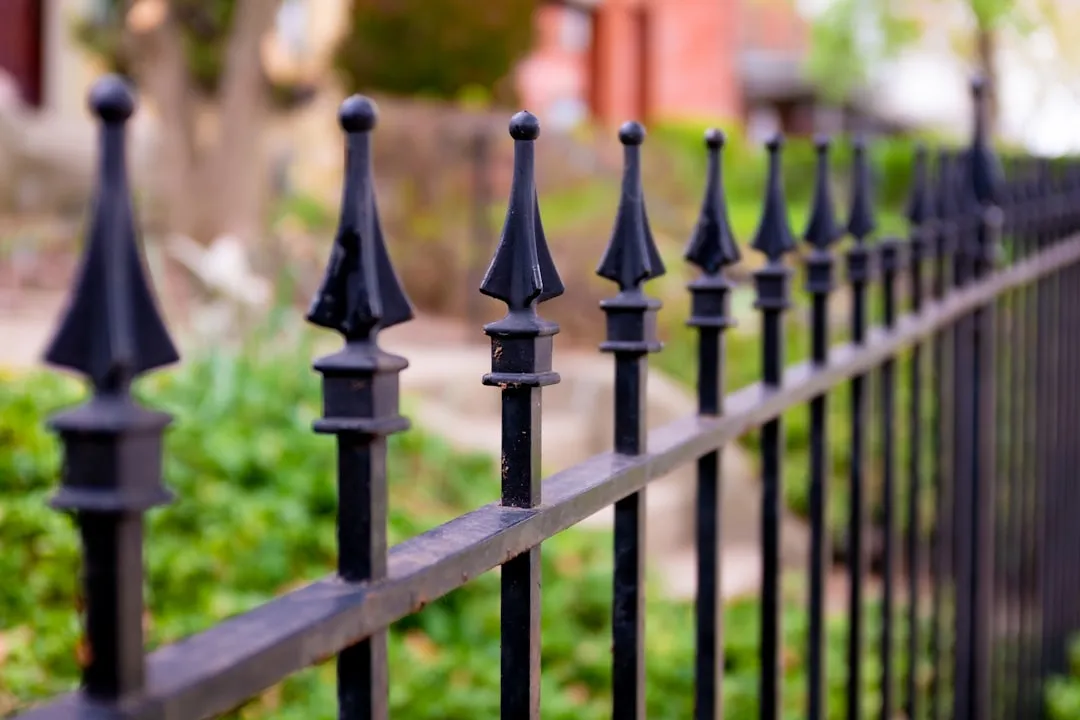 The Standard Six-Foot Rule - and Why It's Not Universal (Image Credits: Unsplash)